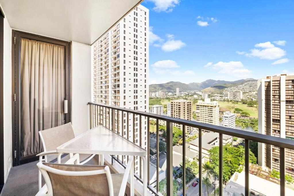 Waikiki Sunset 23rd Floor - Mountain View Apartment Honolulu